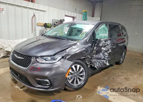 2022 Chrysler Pacifica Hybrid Touring L z USA, uszkodzony, nr VIN 2C4RC1L71NR223044
